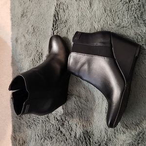 Kenneth Cole Reaction Wedges